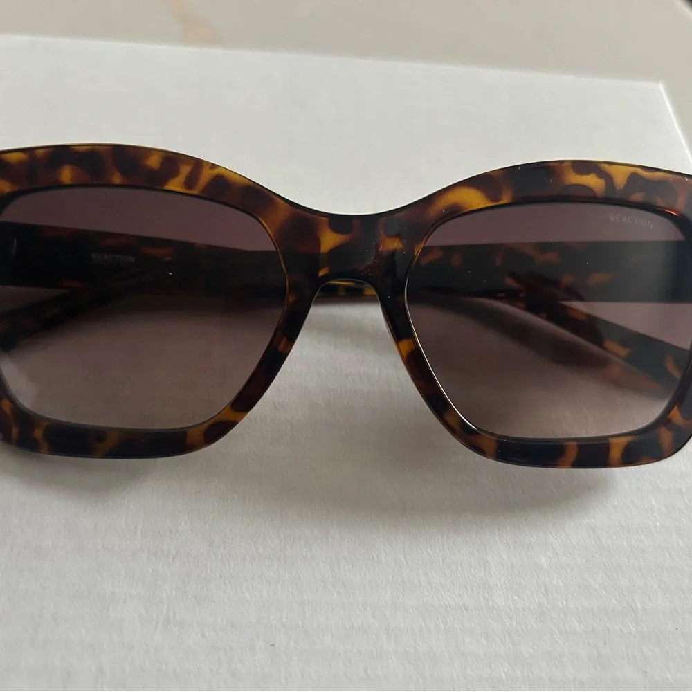 NWOT Reaction by Kenneth Cole Brown Tortoise Shell Cat Eye Sunglasses - Picture 3 of 5